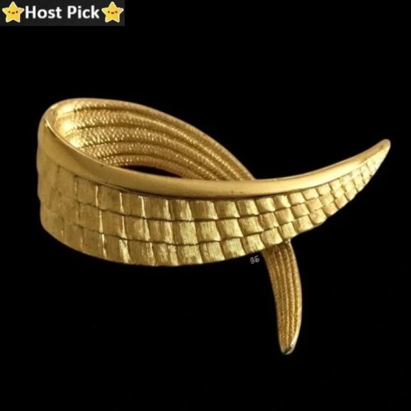 Monet Jewelry - Was $28 Vtg MONET Signed Gold Tone Textured Ribbon Loop Brooch Pin - Like New